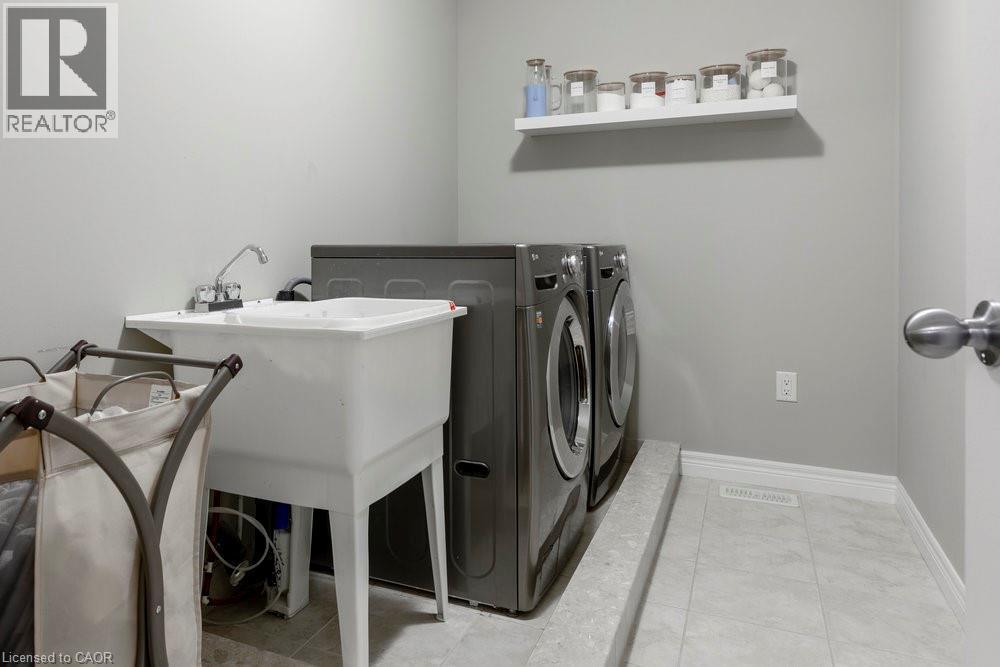 51 Weaver Drive, Ancaster, ON - Indoor Photo Showing Laundry Room