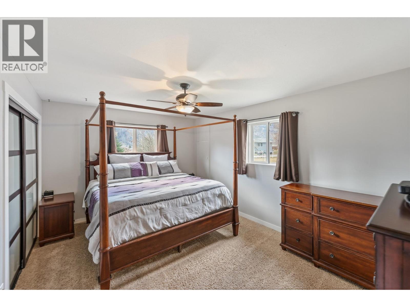 2616 Middle Bench Road, Keremeos, BC - Indoor Photo Showing Bedroom