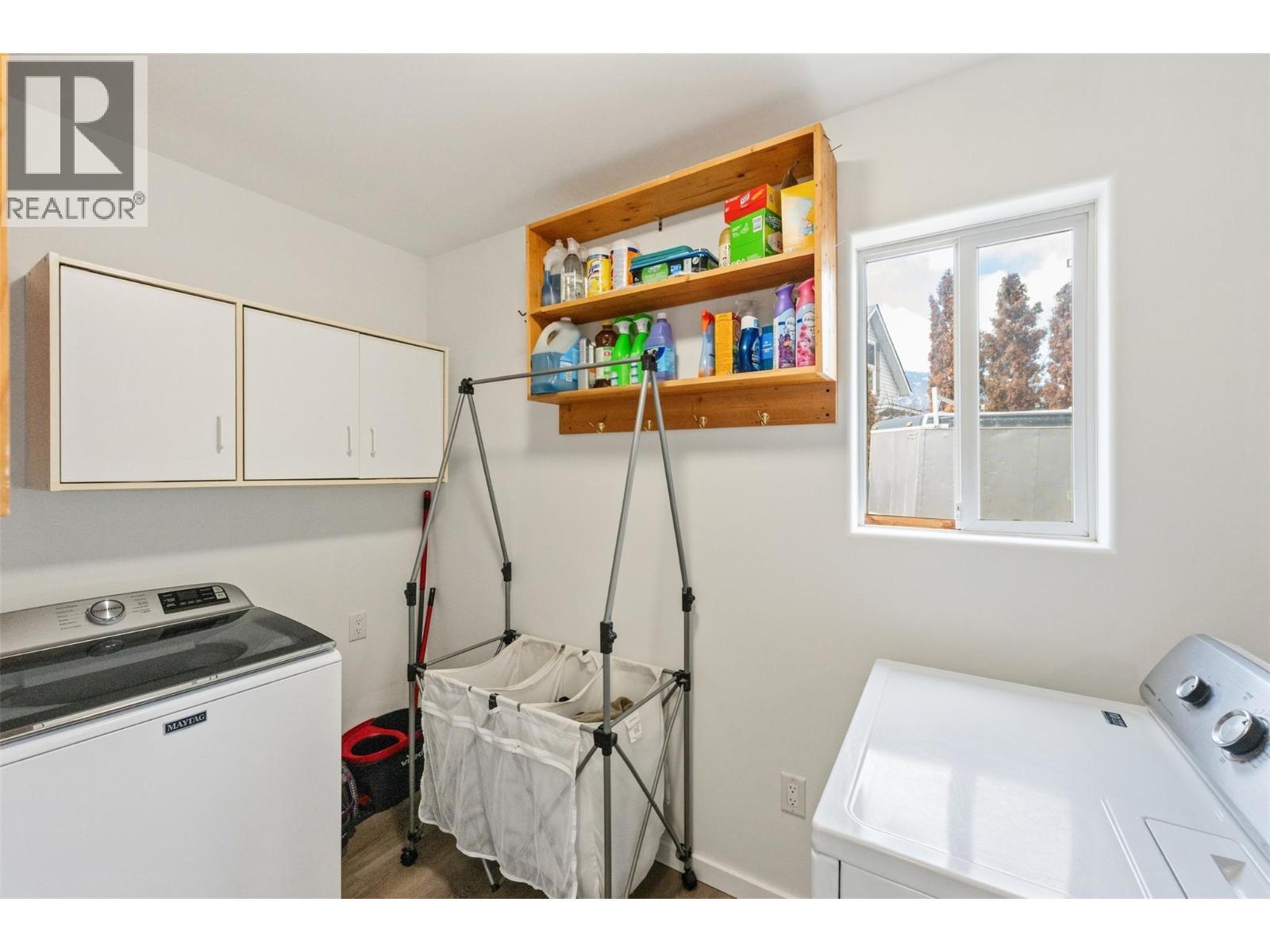 2616 Middle Bench Road, Keremeos, BC - Indoor Photo Showing Laundry Room