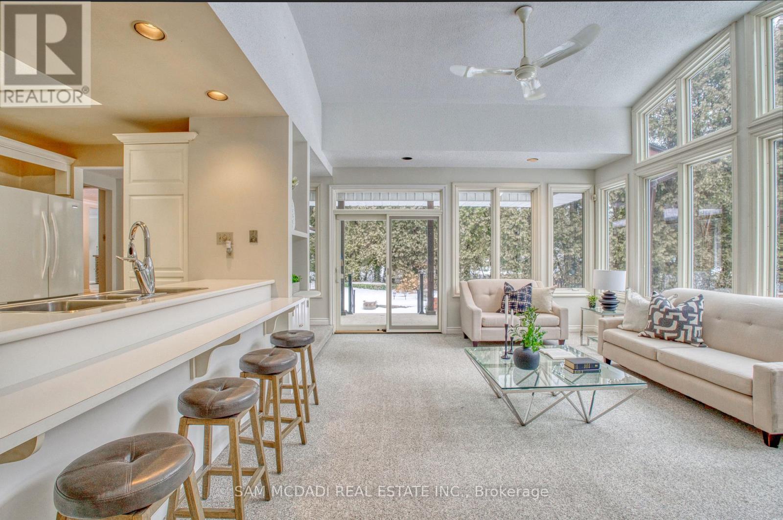 521 Vanessa Crescent, Mississauga, ON - Indoor Photo Showing Living Room