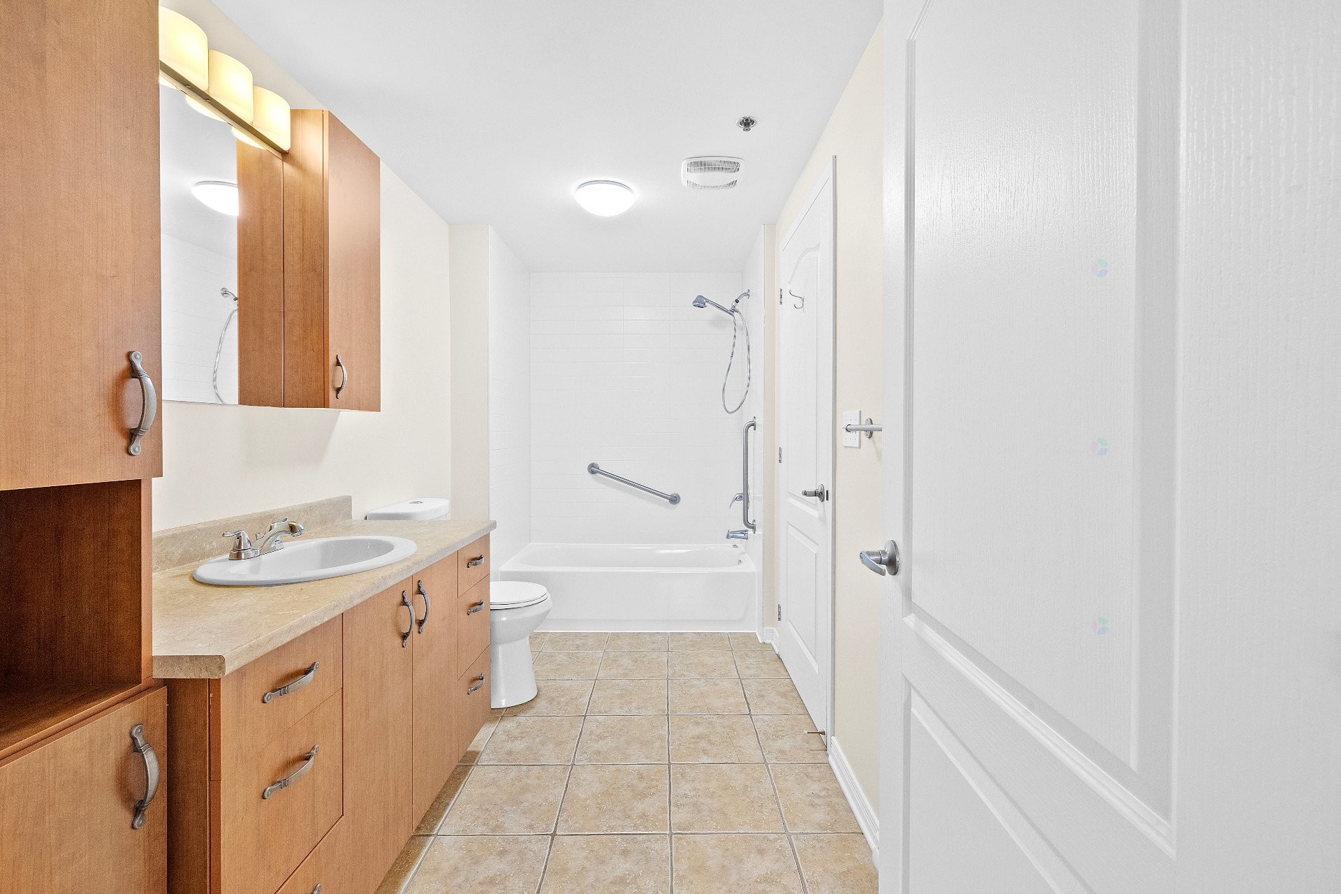 Cuisine - 111-33 Boul. St-Elzear E., Laval (Vimont), QC - Indoor Photo Showing Bathroom