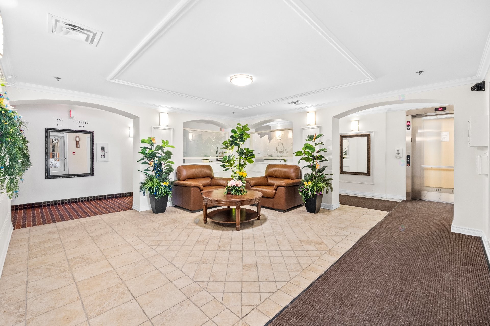 Hall d'entrée/Vestibule - 111-33 Boul. St-Elzear E., Laval (Vimont), QC - Indoor Photo Showing Other Room