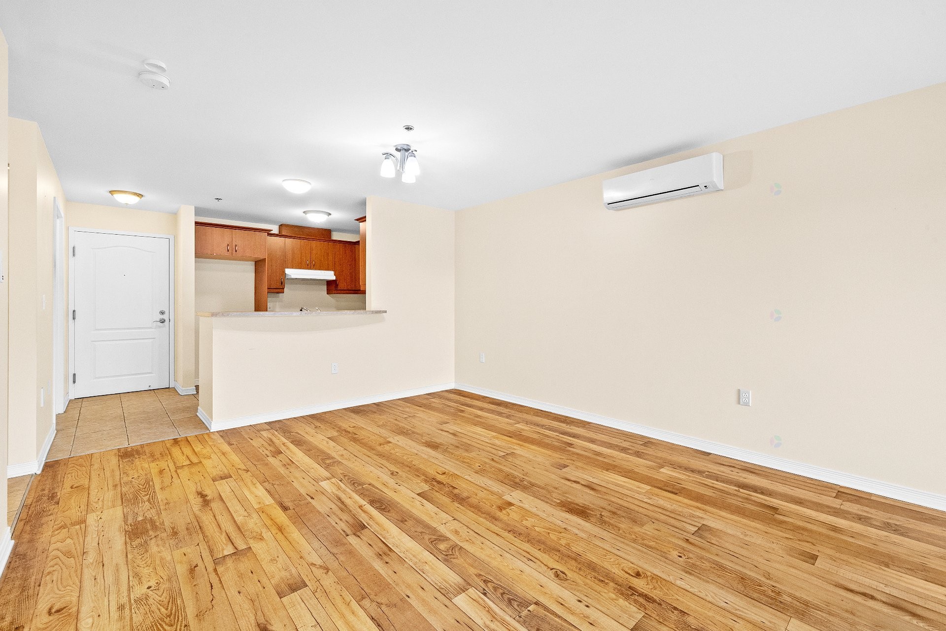 Salon - 111-33 Boul. St-Elzear E., Laval (Vimont), QC - Indoor Photo Showing Other Room