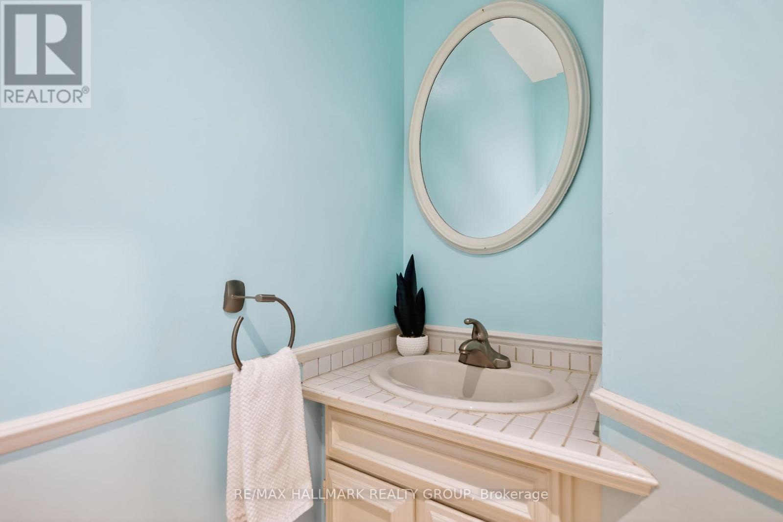 Powder Room on the main level - 4 Lower Charlotte Street, Ottawa, ON - Indoor Photo Showing Bathroom