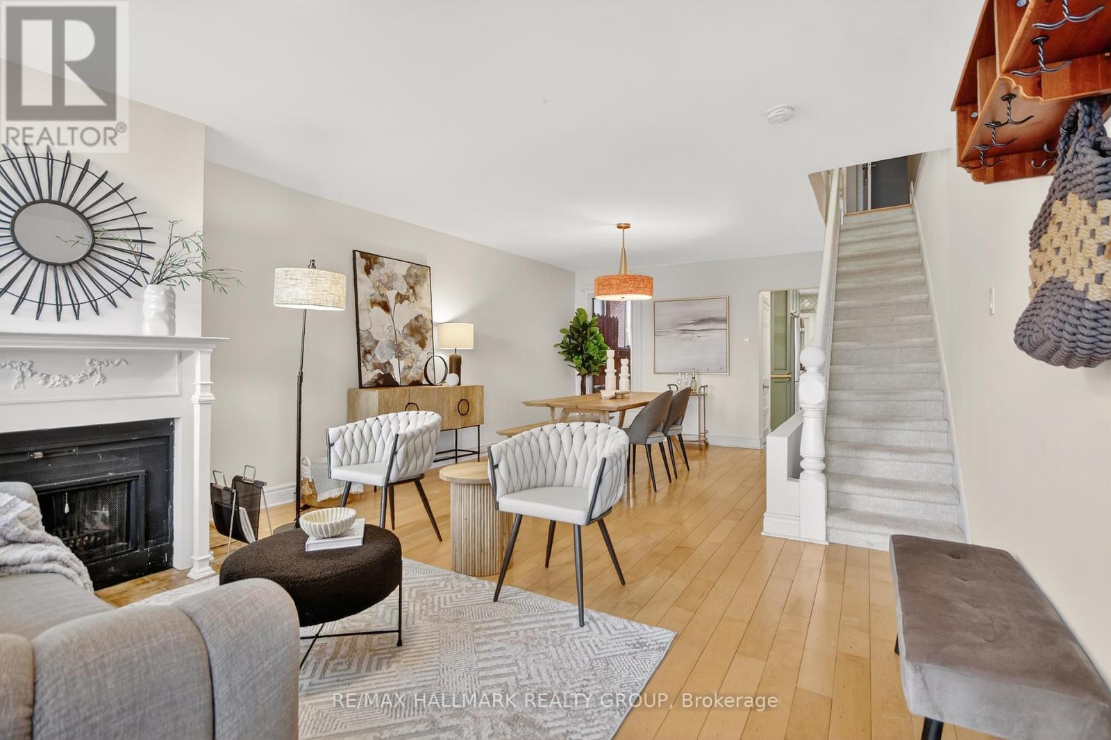 4 Lower Charlotte Street, Ottawa, ON - Indoor Photo Showing Living Room With Fireplace