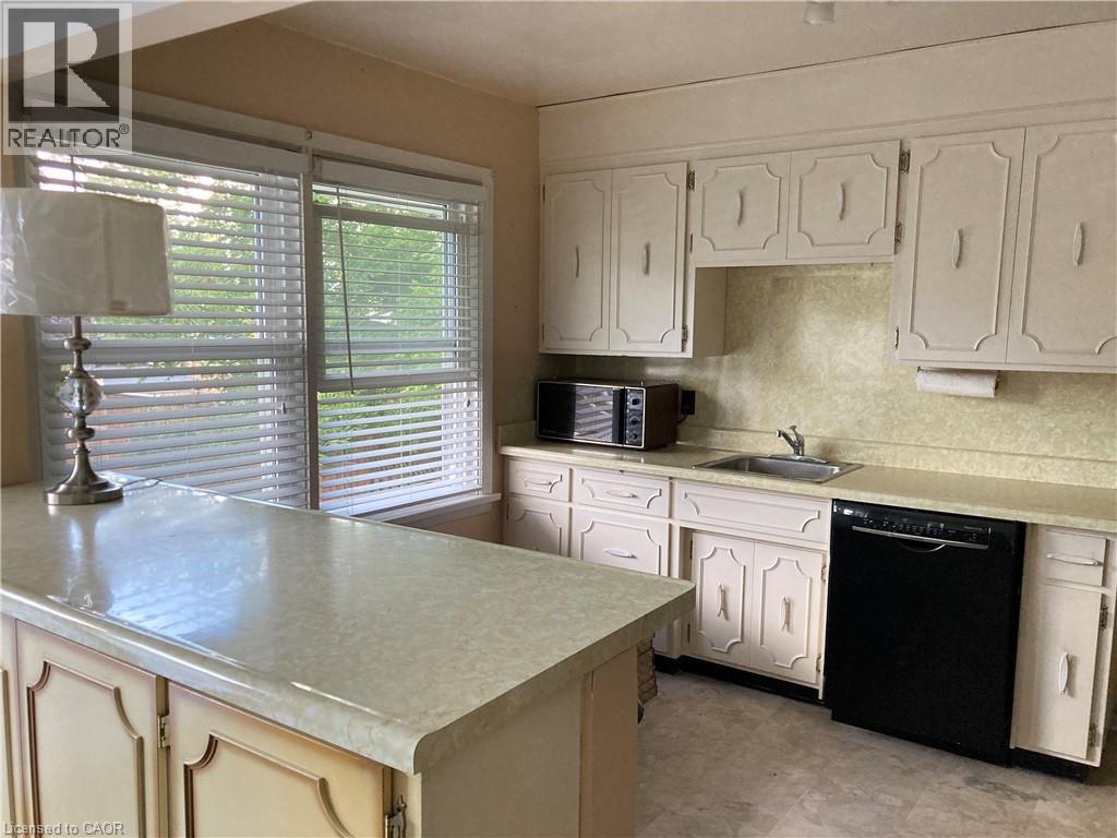 173 Washington Avenue, Waterloo, ON - Indoor Photo Showing Kitchen