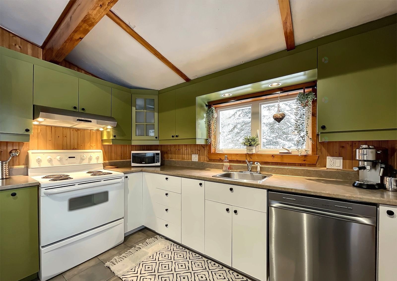 Cuisine - 172 Ch. Du Zénith, Saint-Adolphe-D'Howard, QC - Indoor Photo Showing Kitchen