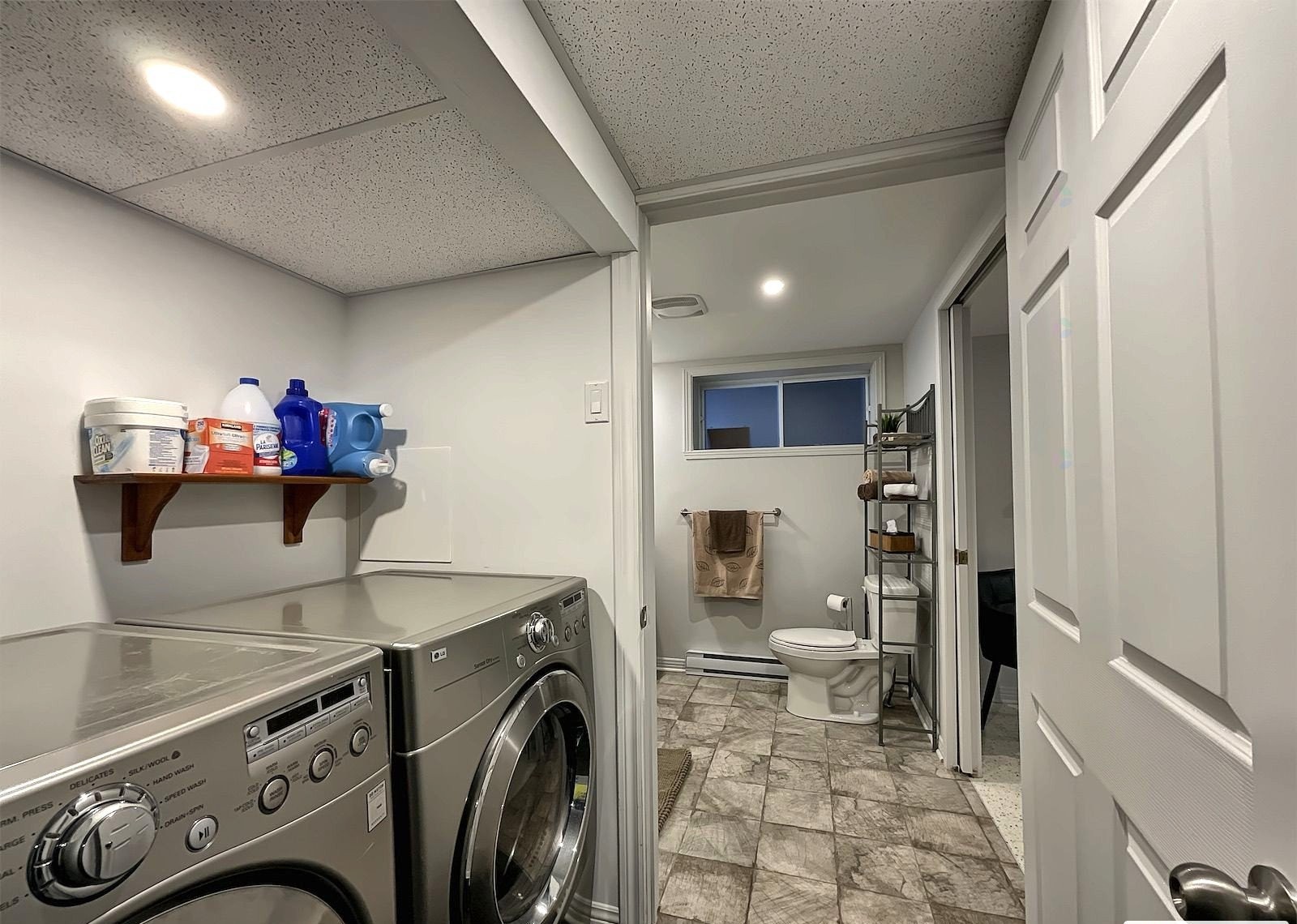 Salle de lavage - 172 Ch. Du Zénith, Saint-Adolphe-D'Howard, QC - Indoor Photo Showing Laundry Room