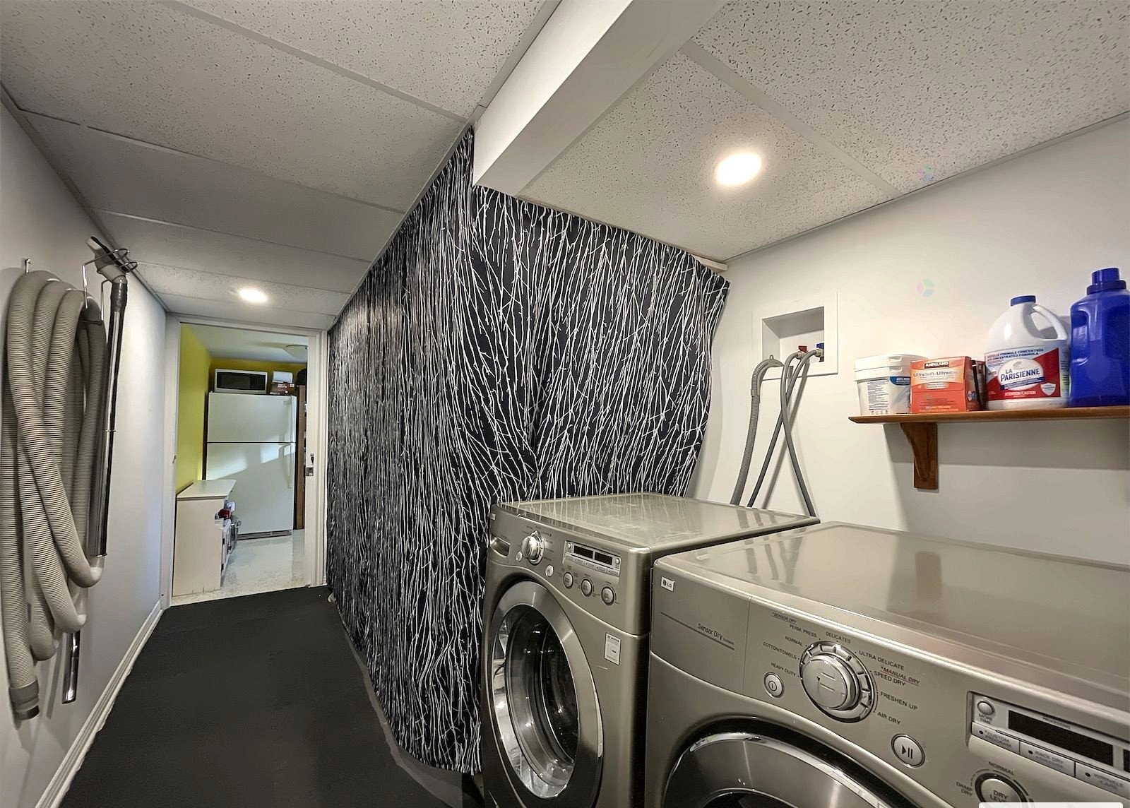 Salle de lavage - 172 Ch. Du Zénith, Saint-Adolphe-D'Howard, QC - Indoor Photo Showing Laundry Room