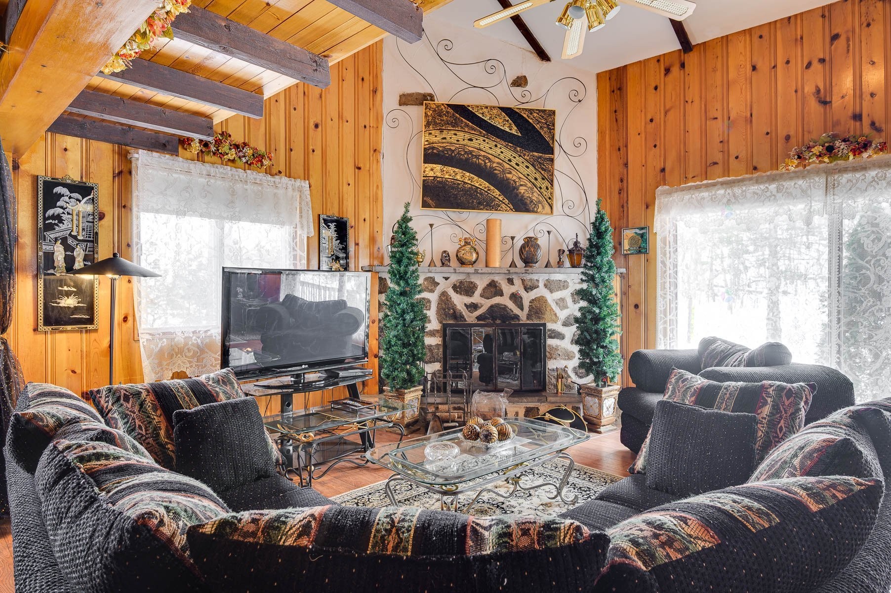 Salon - 330 Rue De L'Edelweiss, Sainte-Agathe-Des-Monts, QC - Indoor Photo Showing Living Room With Fireplace