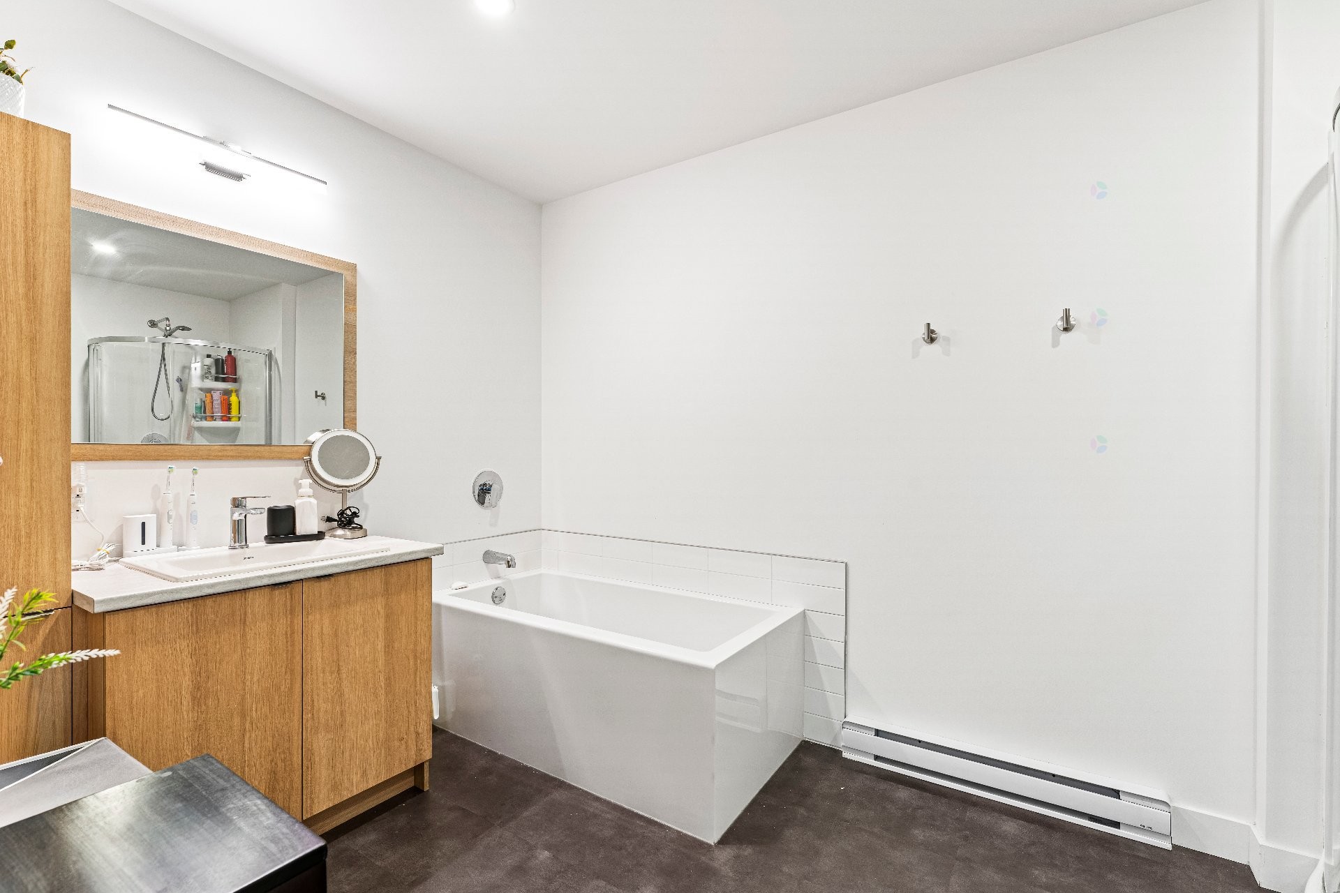 Salle de bains - 365 Rue Adams E., Richmond, QC - Indoor Photo Showing Other Room