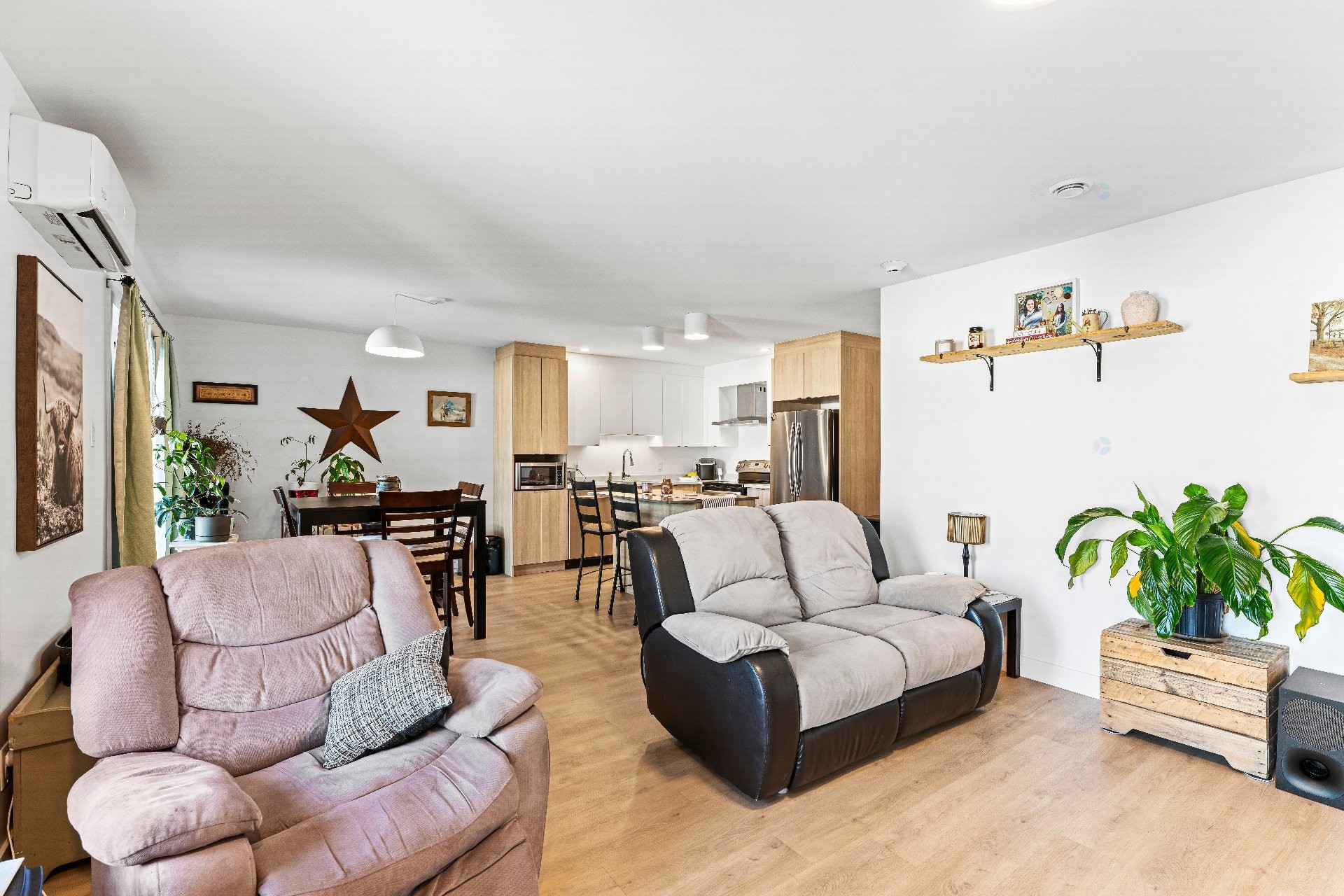 Salon - 365 Rue Adams E., Richmond, QC - Indoor Photo Showing Living Room