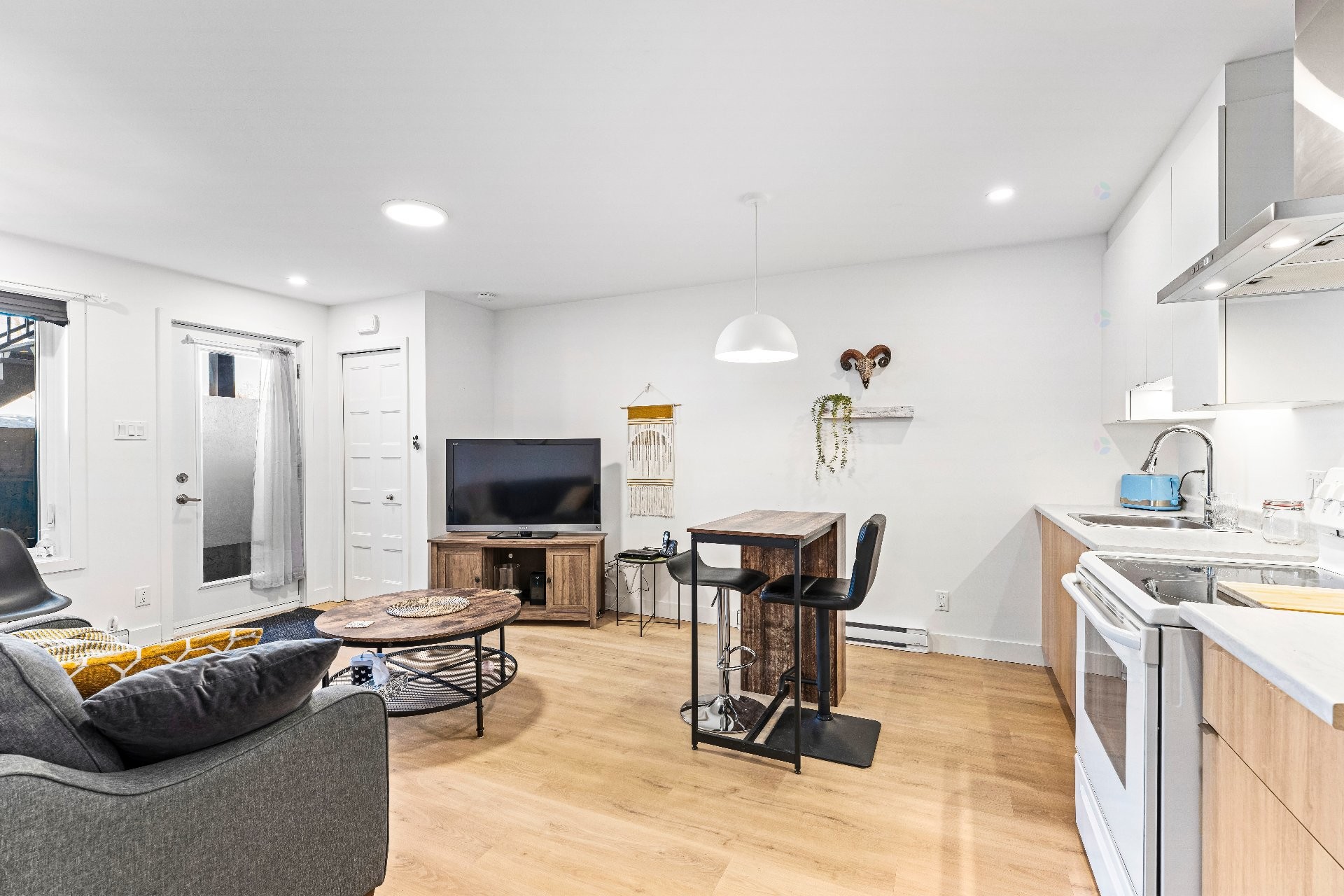 Cuisine - 365 Rue Adams E., Richmond, QC - Indoor