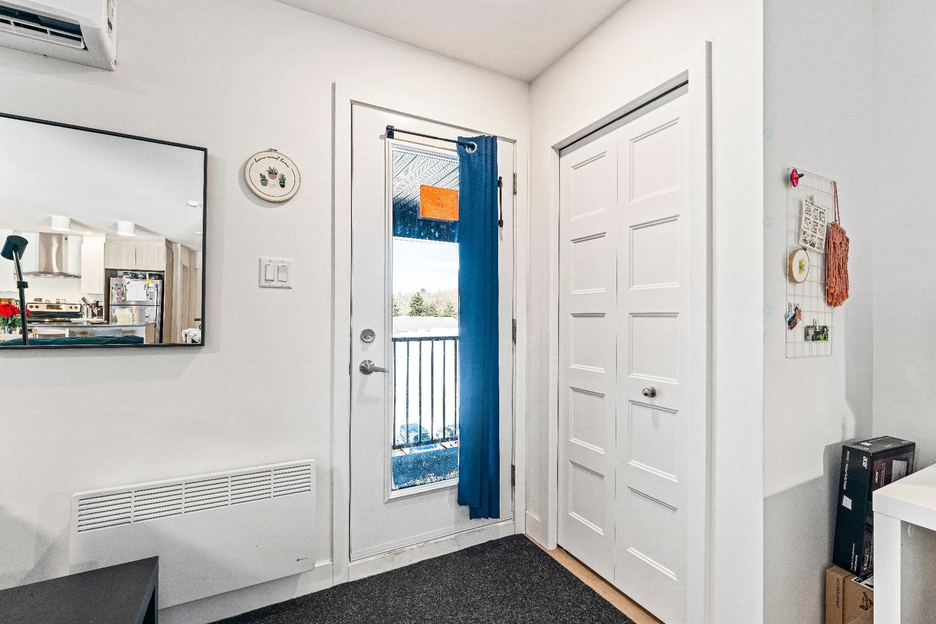 Hall d'entrée/Vestibule - 365 Rue Adams E., Richmond, QC - Indoor Photo Showing Other Room