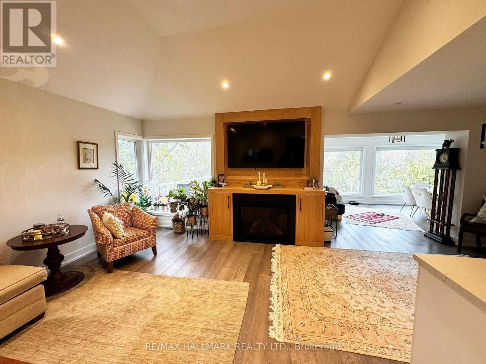 42 Millgate Crescent, Toronto, ON - Indoor Photo Showing Living Room