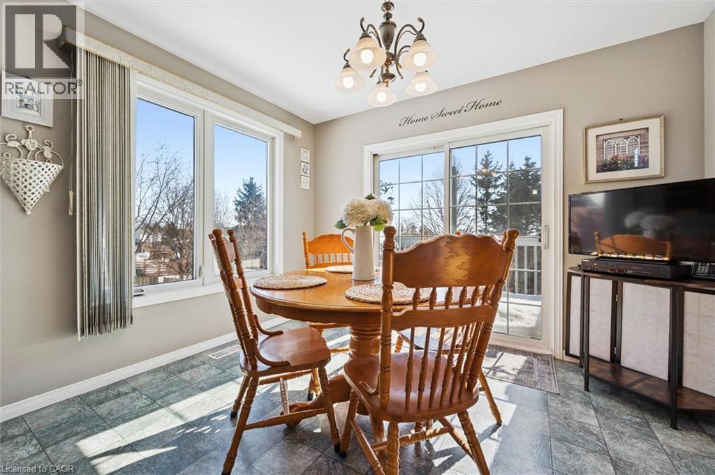 663 Heathcliffe Place, Waterloo, ON - Indoor Photo Showing Dining Room