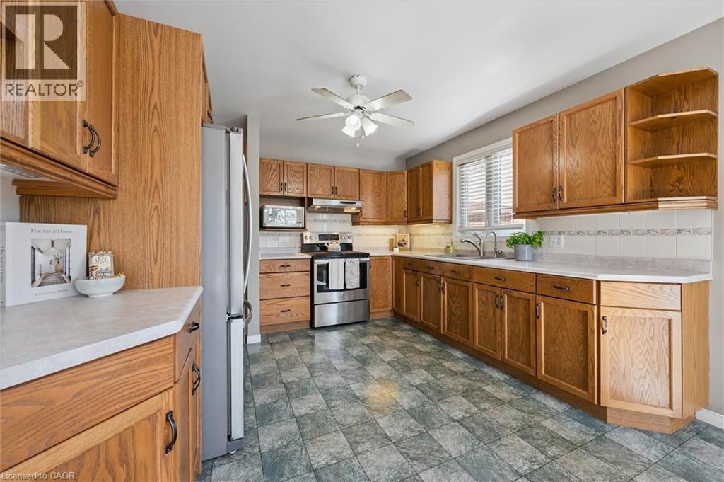 663 Heathcliffe Place, Waterloo, ON - Indoor Photo Showing Kitchen