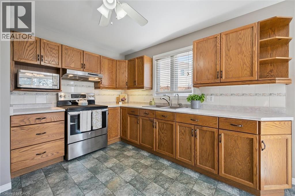 663 Heathcliffe Place, Waterloo, ON - Indoor Photo Showing Kitchen