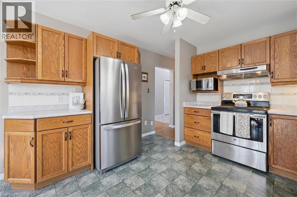 663 Heathcliffe Place, Waterloo, ON - Indoor Photo Showing Kitchen With Stainless Steel Kitchen