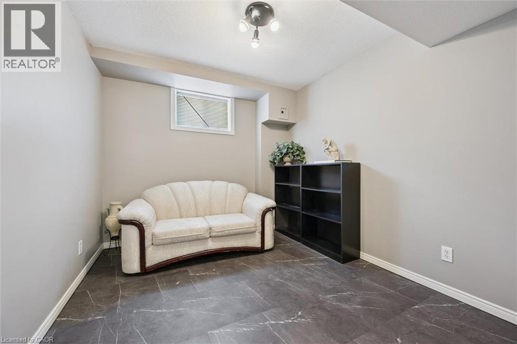 663 Heathcliffe Place, Waterloo, ON - Indoor Photo Showing Other Room