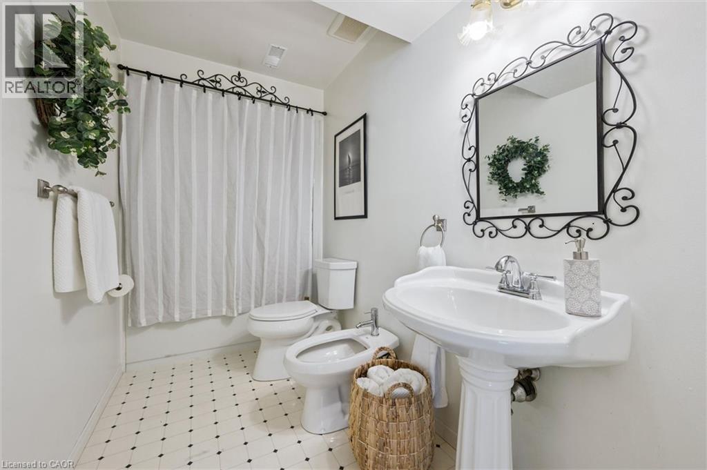 663 Heathcliffe Place, Waterloo, ON - Indoor Photo Showing Bathroom