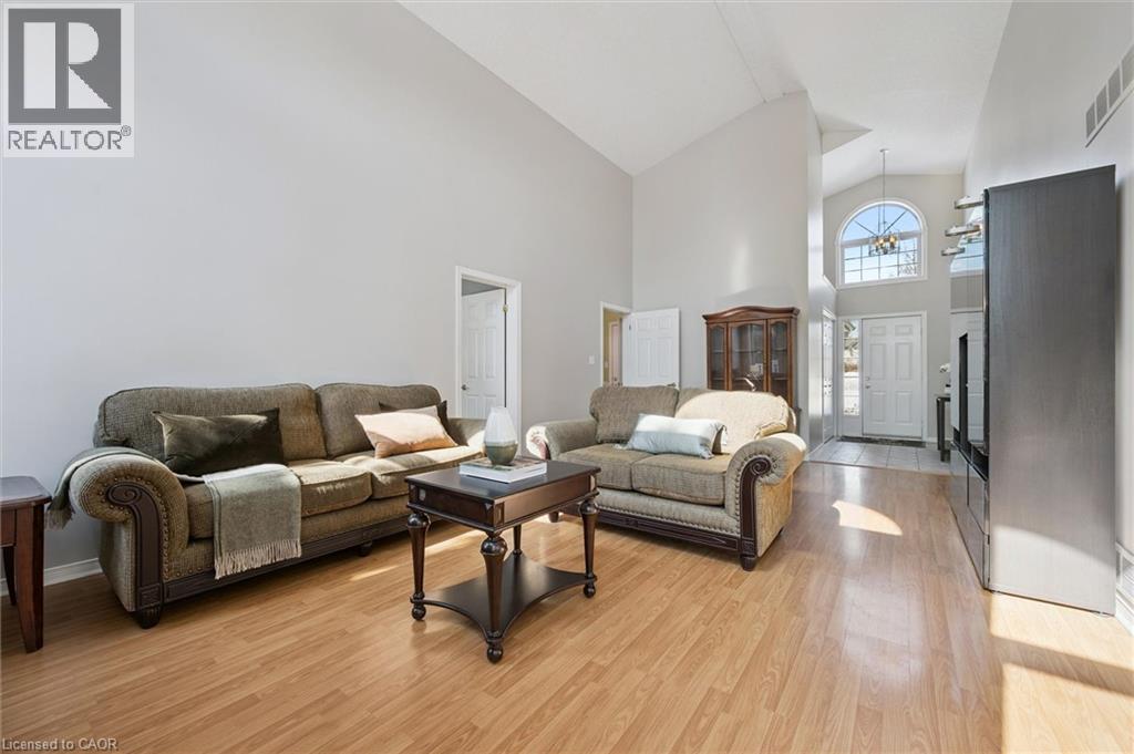 663 Heathcliffe Place, Waterloo, ON - Indoor Photo Showing Living Room