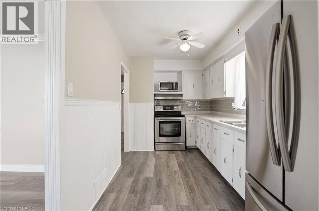 176 Adair Avenue N, Hamilton, ON - Indoor Photo Showing Kitchen