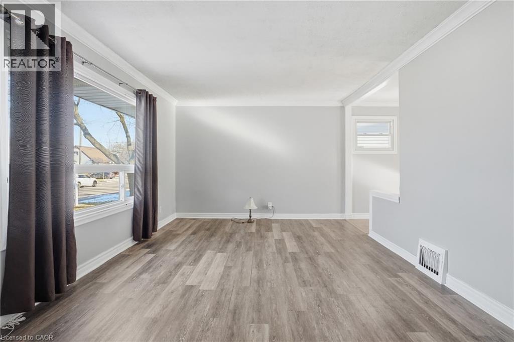 176 Adair Avenue N, Hamilton, ON - Indoor Photo Showing Other Room