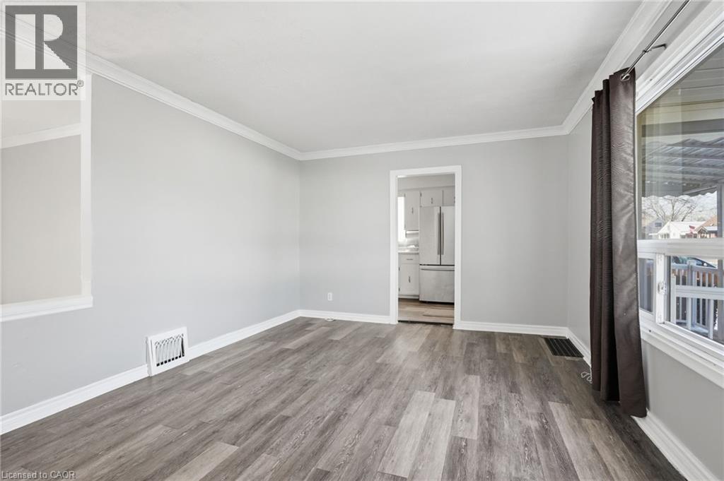 176 Adair Avenue N, Hamilton, ON - Indoor Photo Showing Other Room