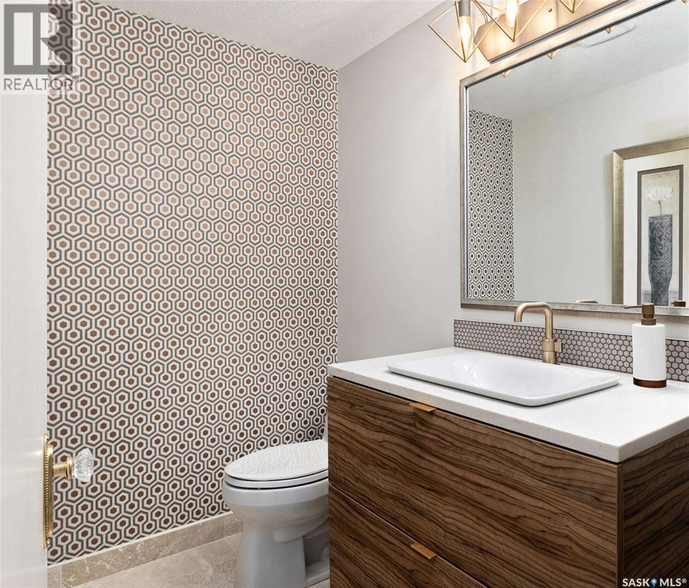 323 Mallin Crescent, Saskatoon, SK - Indoor Photo Showing Bathroom