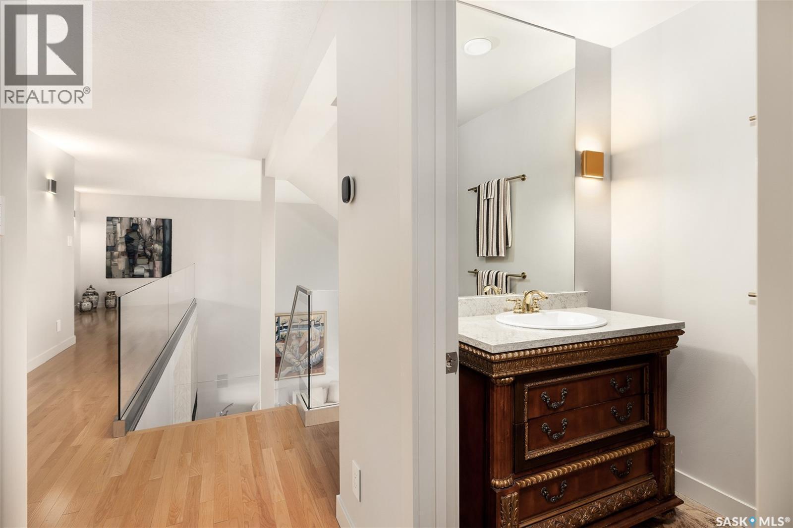 323 Mallin Crescent, Saskatoon, SK - Indoor Photo Showing Bathroom