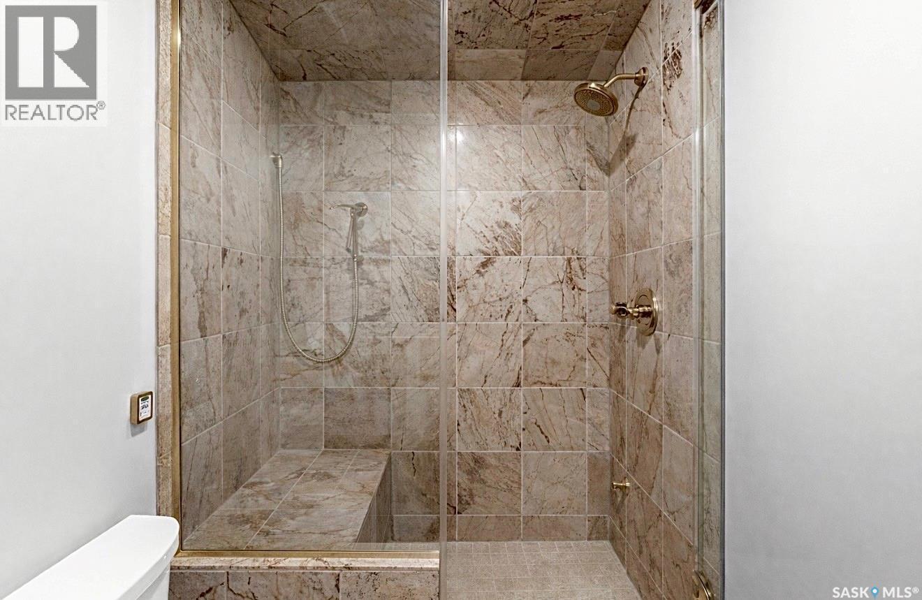 323 Mallin Crescent, Saskatoon, SK - Indoor Photo Showing Bathroom