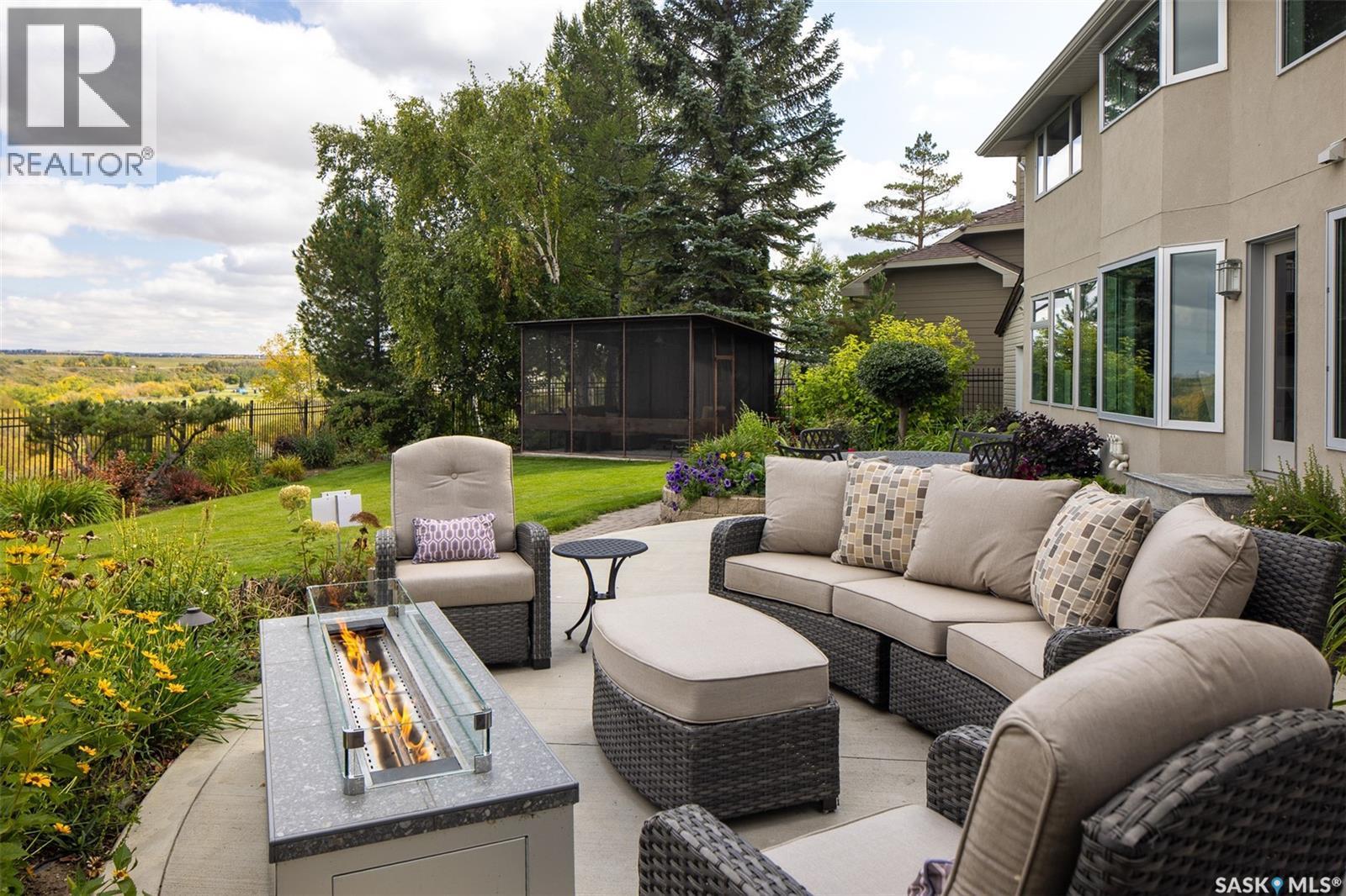 323 Mallin Crescent, Saskatoon, SK - Outdoor With Deck Patio Veranda