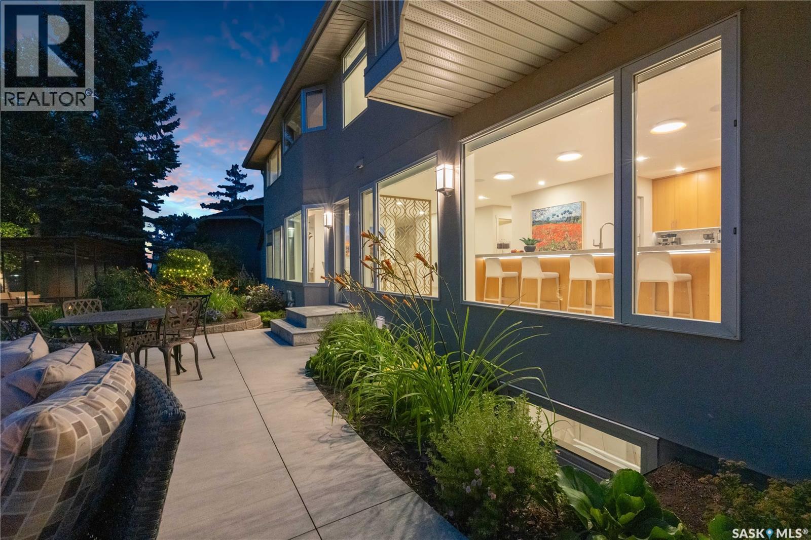 323 Mallin Crescent, Saskatoon, SK - Outdoor With Deck Patio Veranda