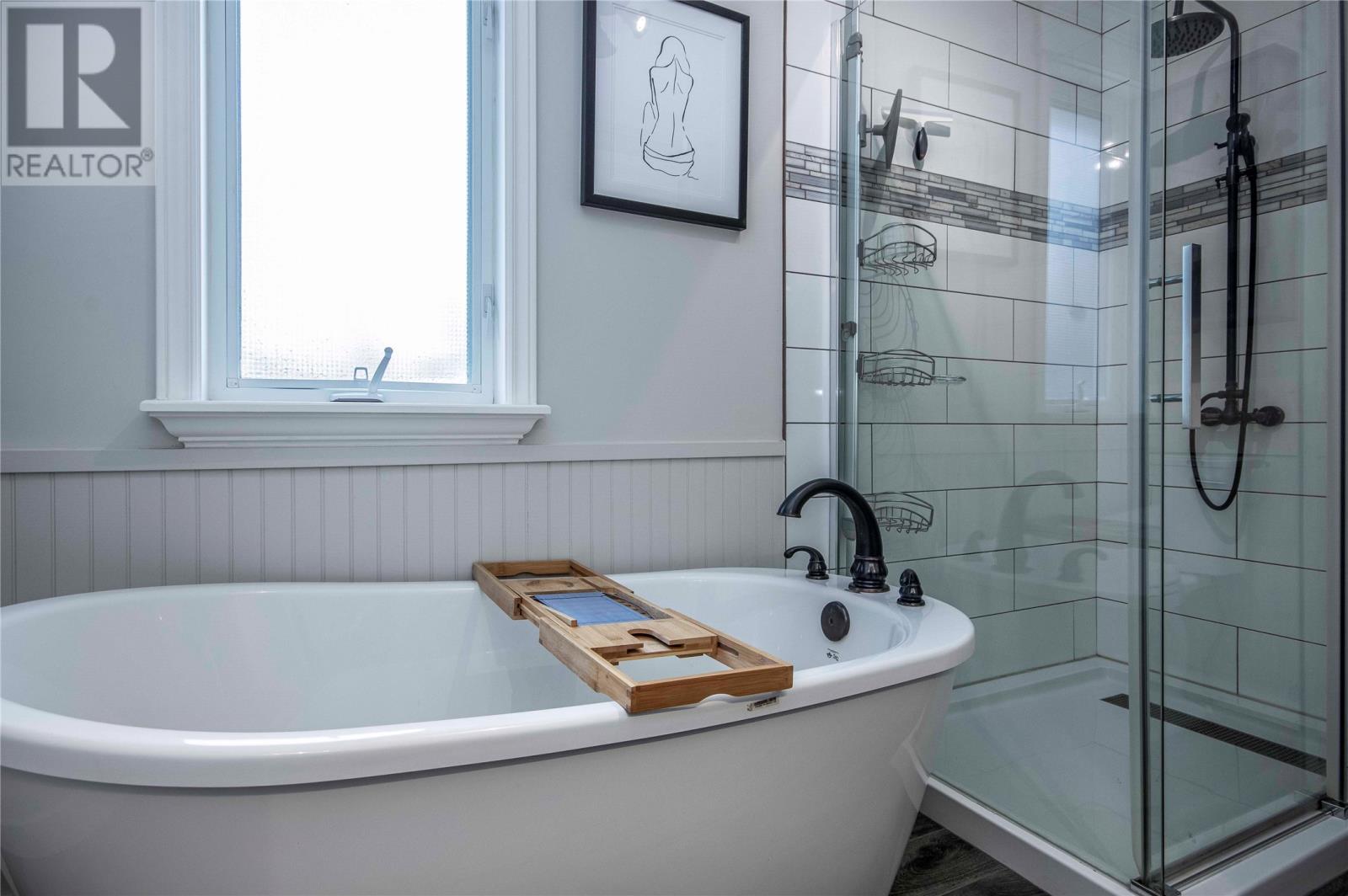 Deep soaker tub - 34 Blackstrap Path, Conception Bay South, NL - Indoor Photo Showing Bathroom
