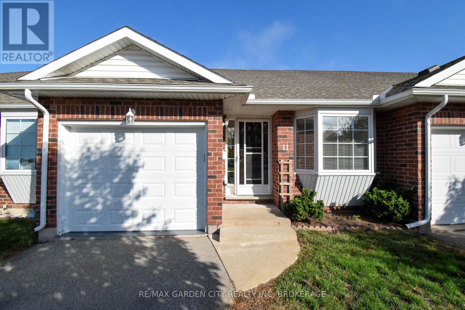 11 - 162 First Street, Welland (Lincoln/Crowland), ON - Outdoor
