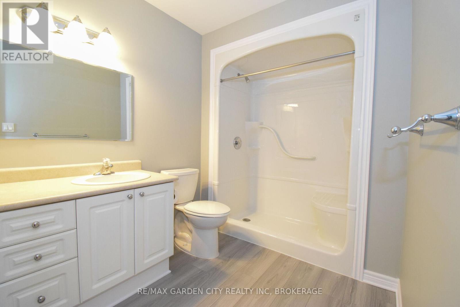 11 - 162 First Street, Welland (Lincoln/Crowland), ON - Indoor Photo Showing Bathroom