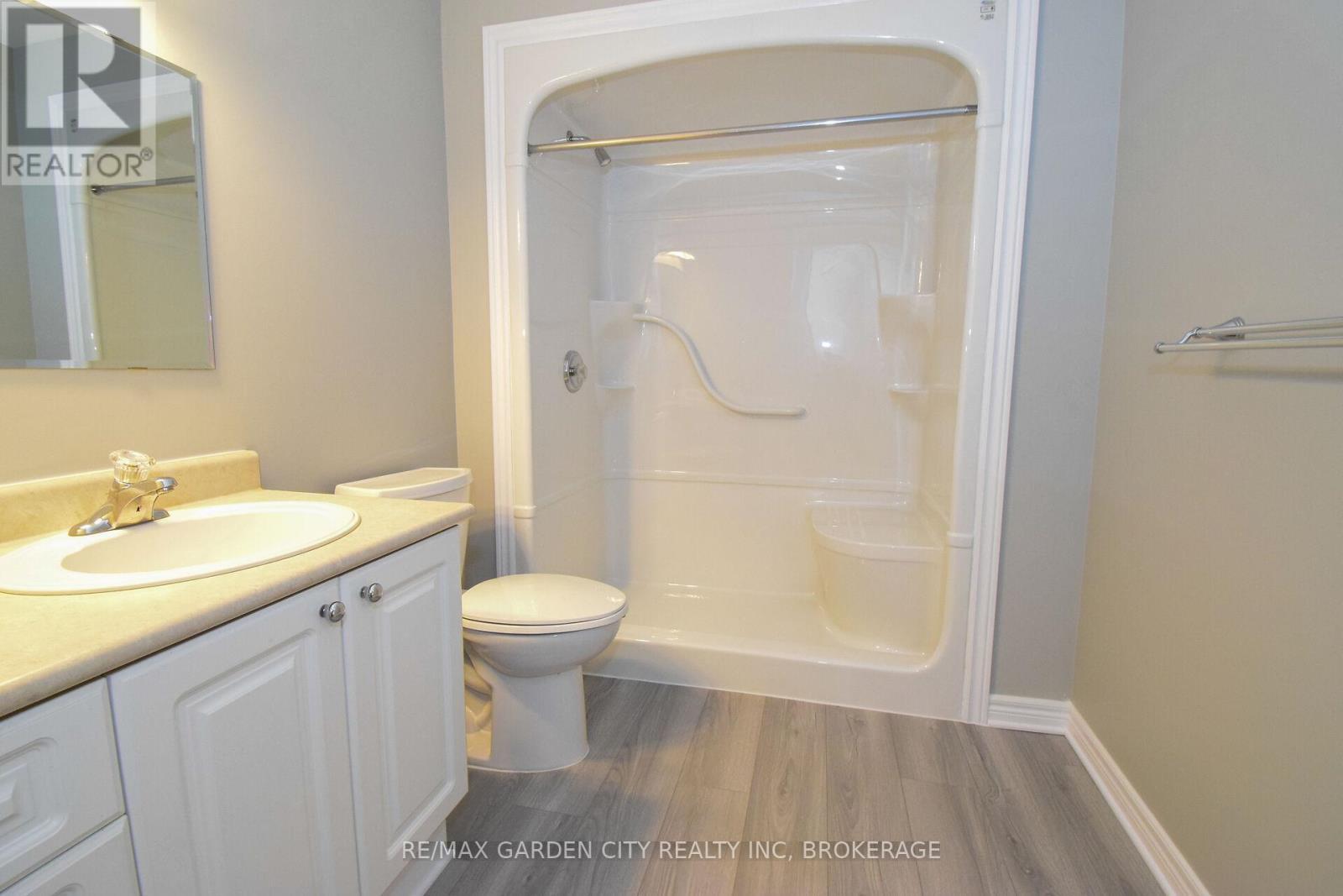 11 - 162 First Street, Welland (Lincoln/Crowland), ON - Indoor Photo Showing Bathroom