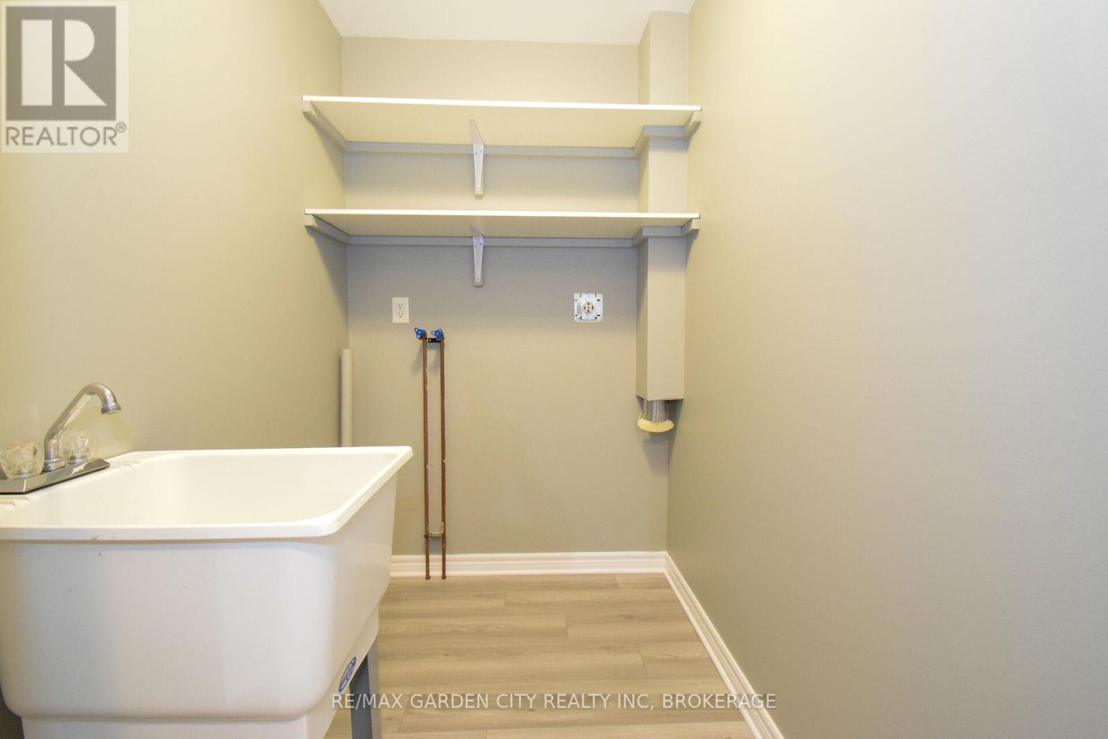 11 - 162 First Street, Welland (Lincoln/Crowland), ON - Indoor With Storage