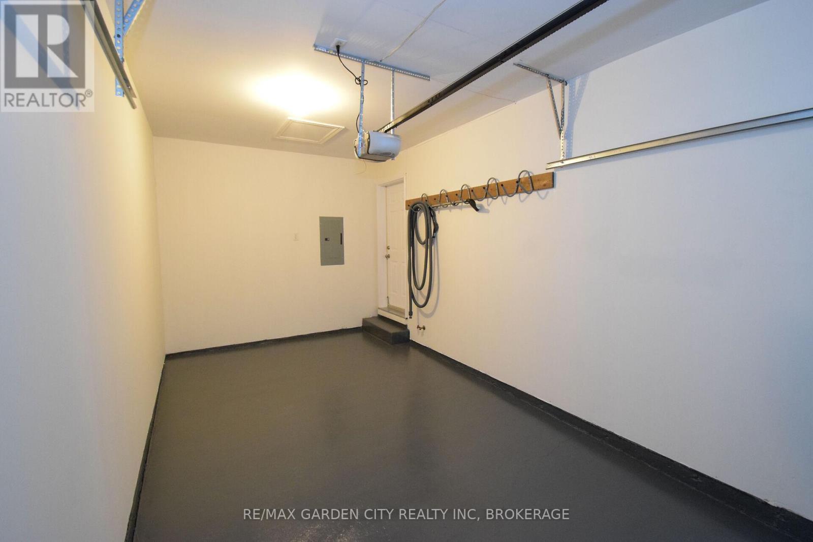 11 - 162 First Street, Welland (Lincoln/Crowland), ON - Indoor