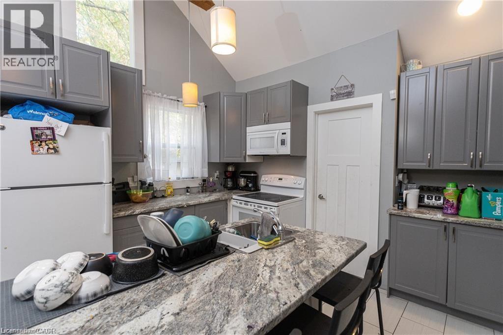 7 Lailey Street, St. Catharines, ON - Indoor Photo Showing Kitchen