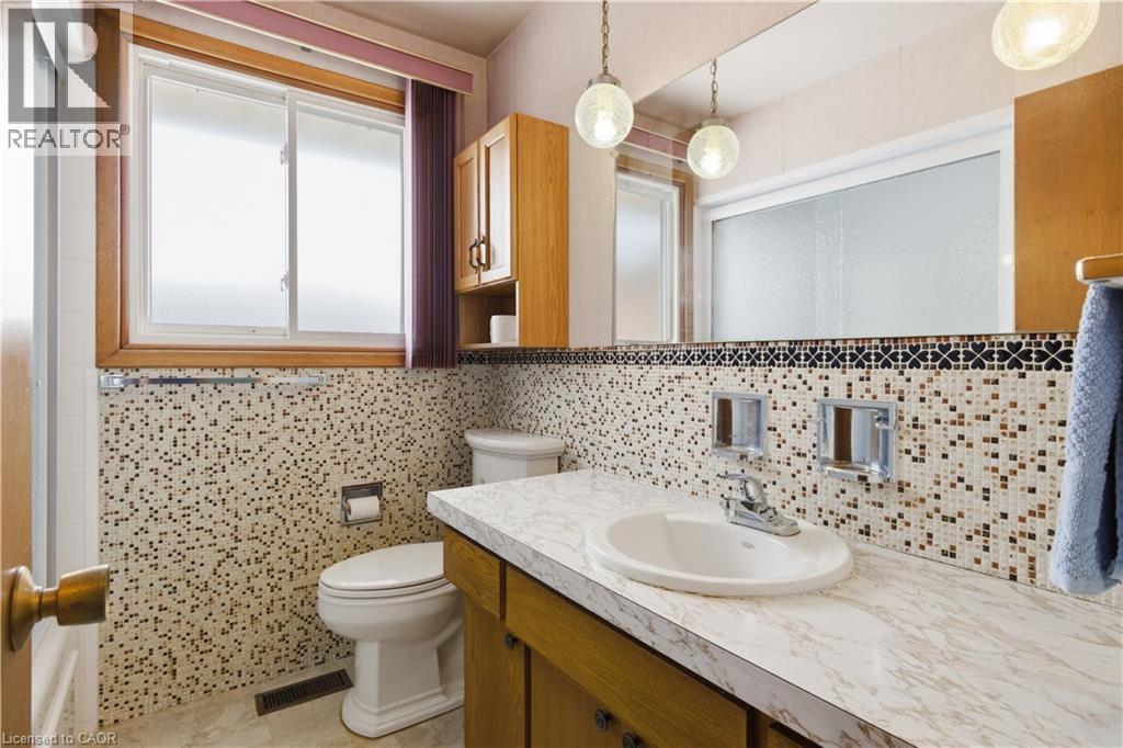 15 Confederation Drive, Kitchener, ON