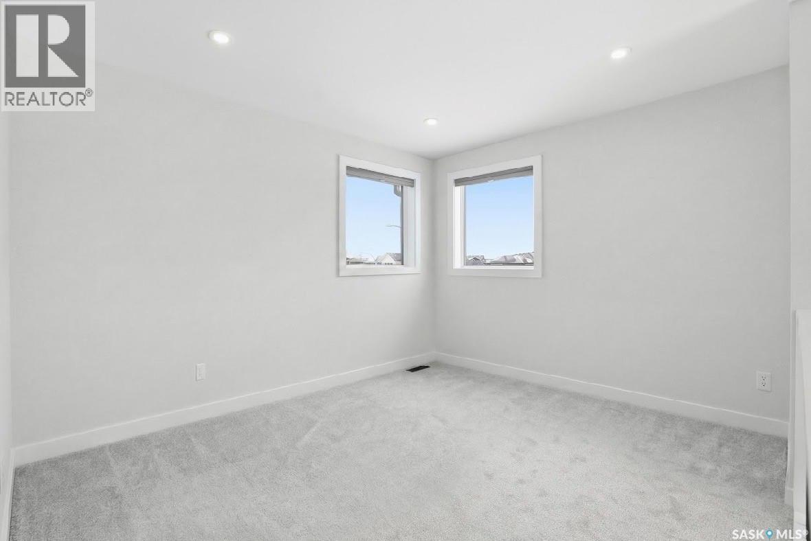 186 Mazurek Crescent, Saskatoon, SK