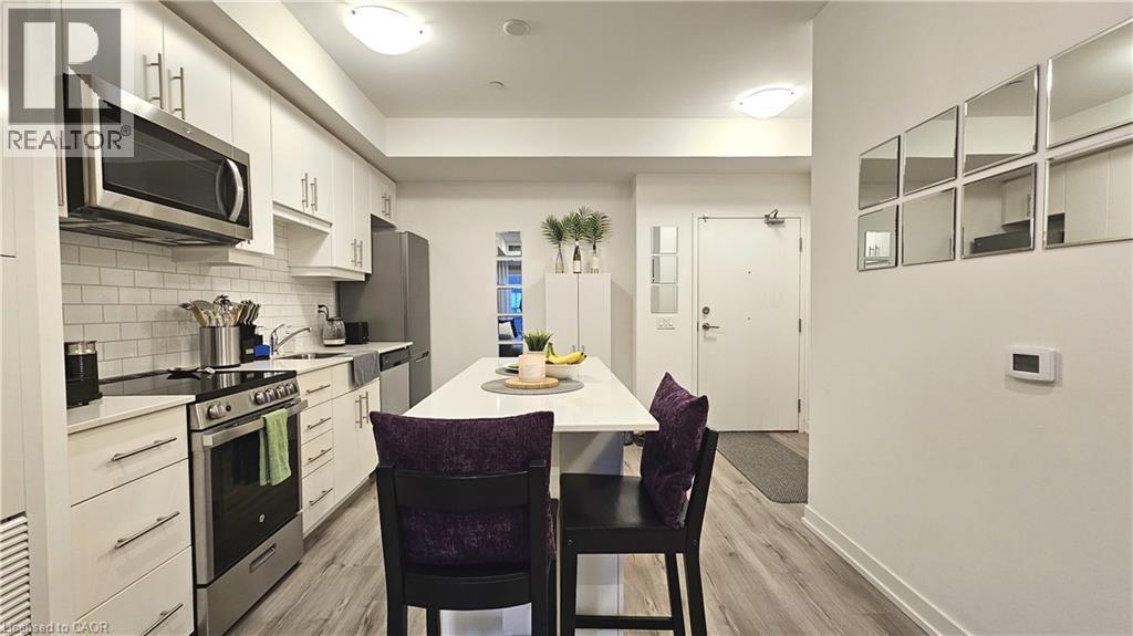 247 Northfield Drive E Unit# 507, Waterloo, ON - Indoor Photo Showing Kitchen With Upgraded Kitchen