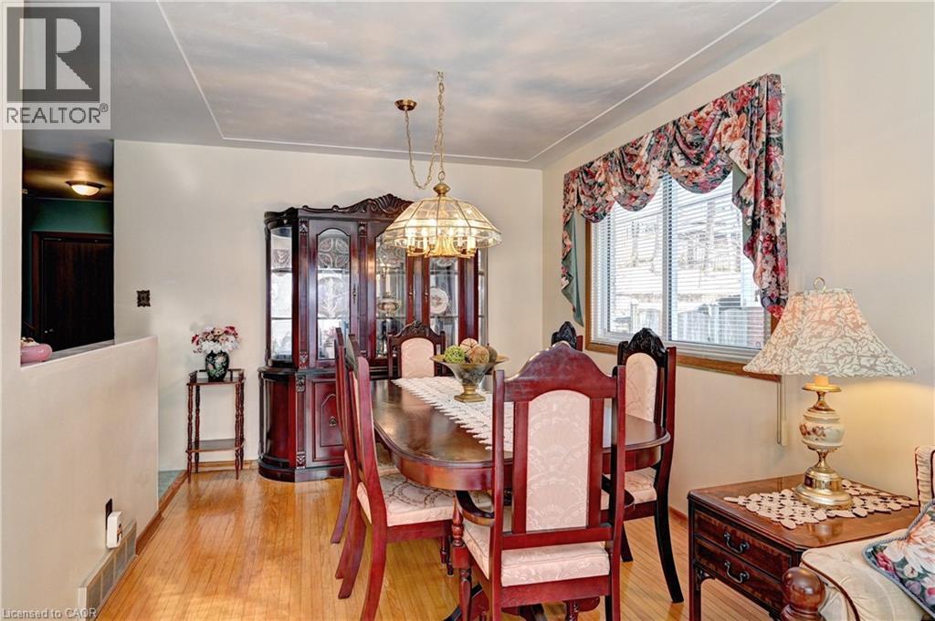 132 Forest Hill Drive, Kitchener, ON - Indoor Photo Showing Dining Room