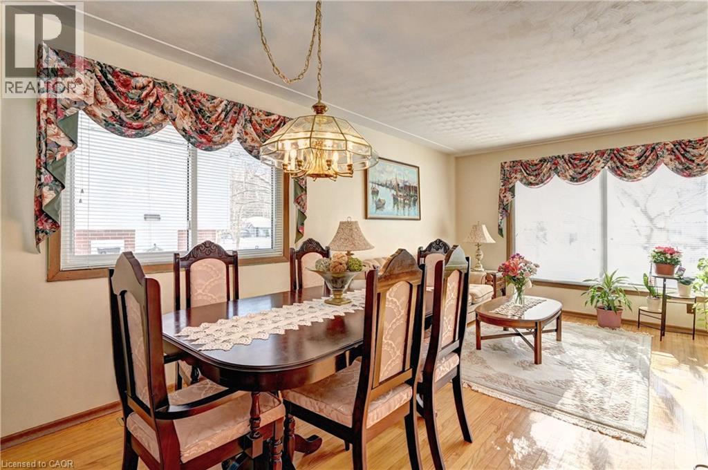 132 Forest Hill Drive, Kitchener, ON - Indoor Photo Showing Dining Room