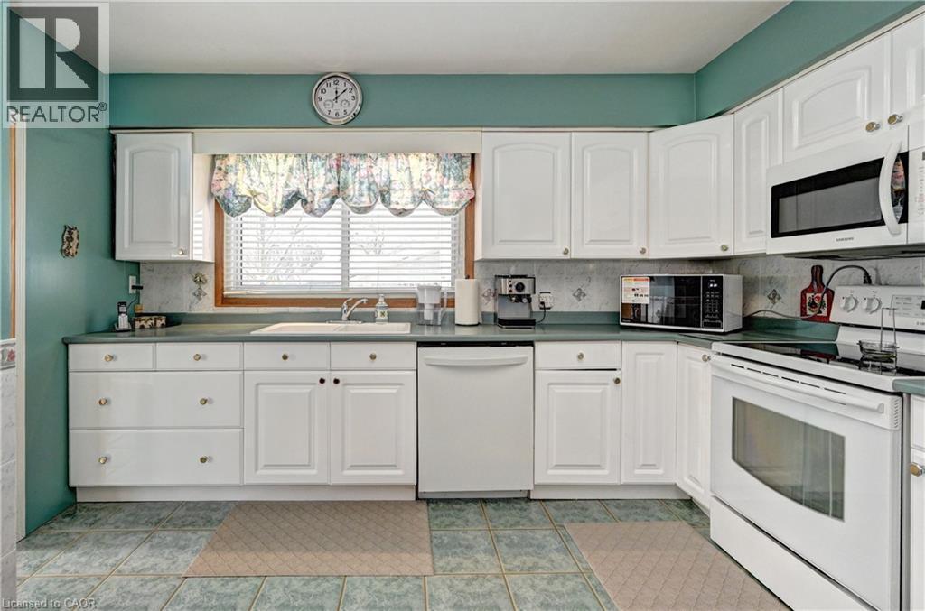 132 Forest Hill Drive, Kitchener, ON - Indoor Photo Showing Kitchen