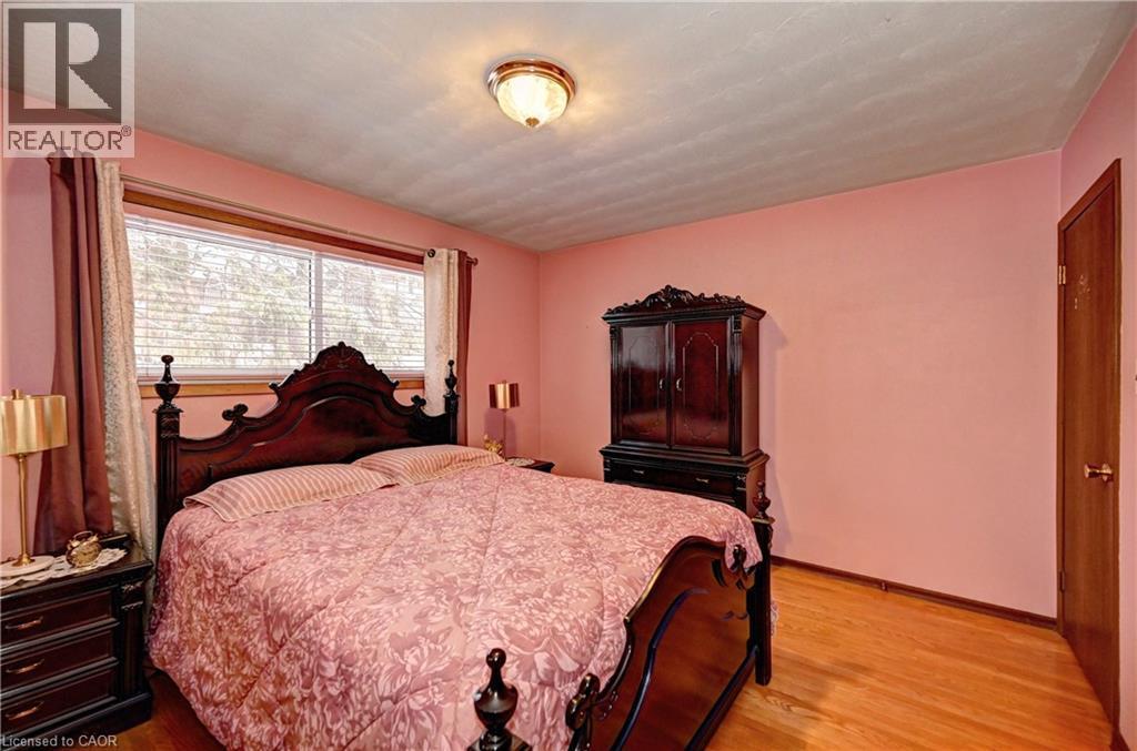132 Forest Hill Drive, Kitchener, ON - Indoor Photo Showing Bedroom