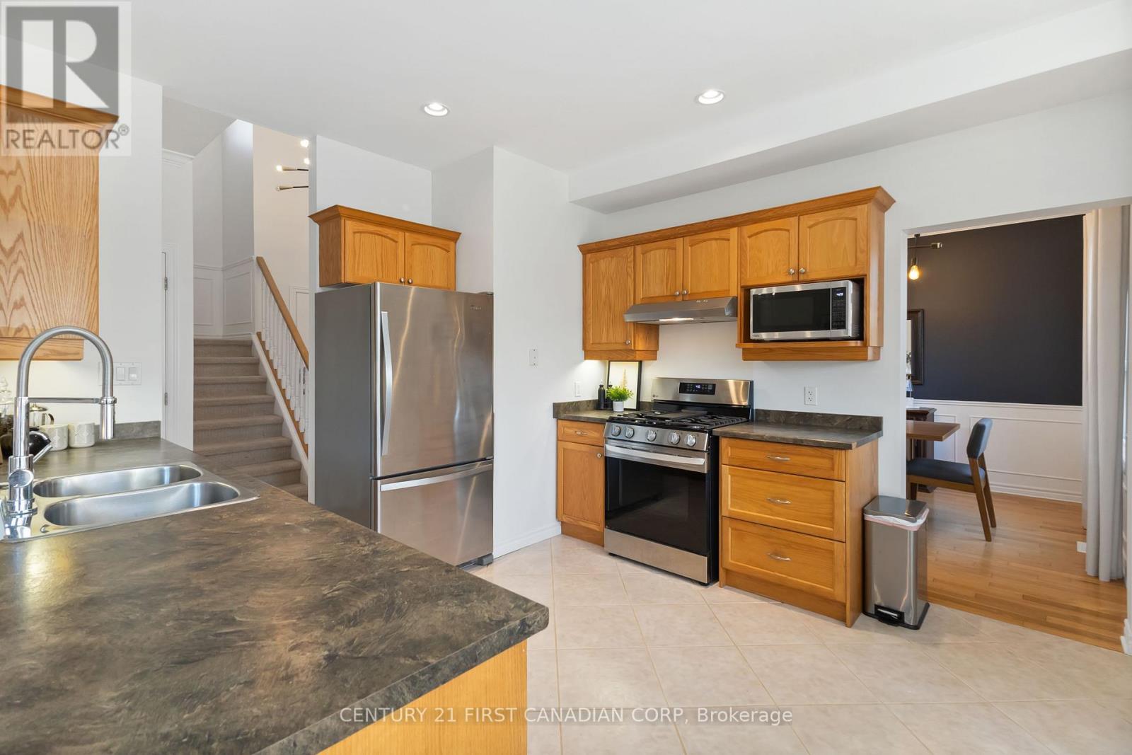 1 Watson Crescent, Central Elgin, ON - Indoor Photo Showing Kitchen With Double Sink