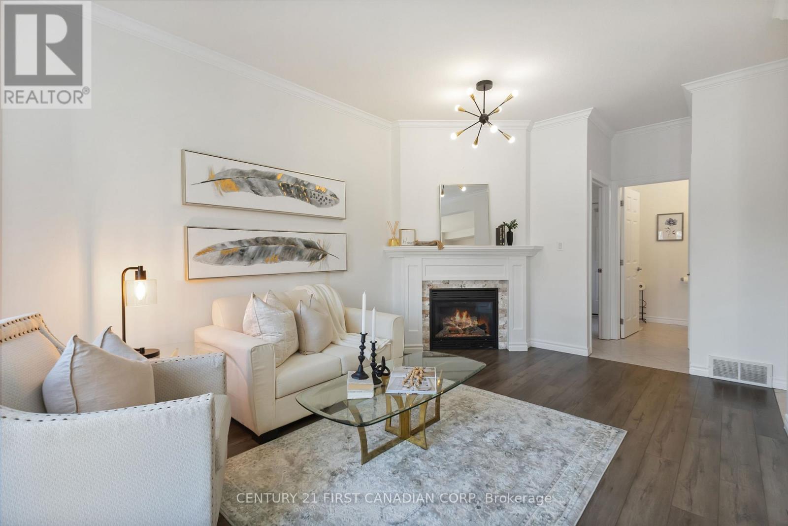 1 Watson Crescent, Central Elgin, ON - Indoor Photo Showing Living Room With Fireplace